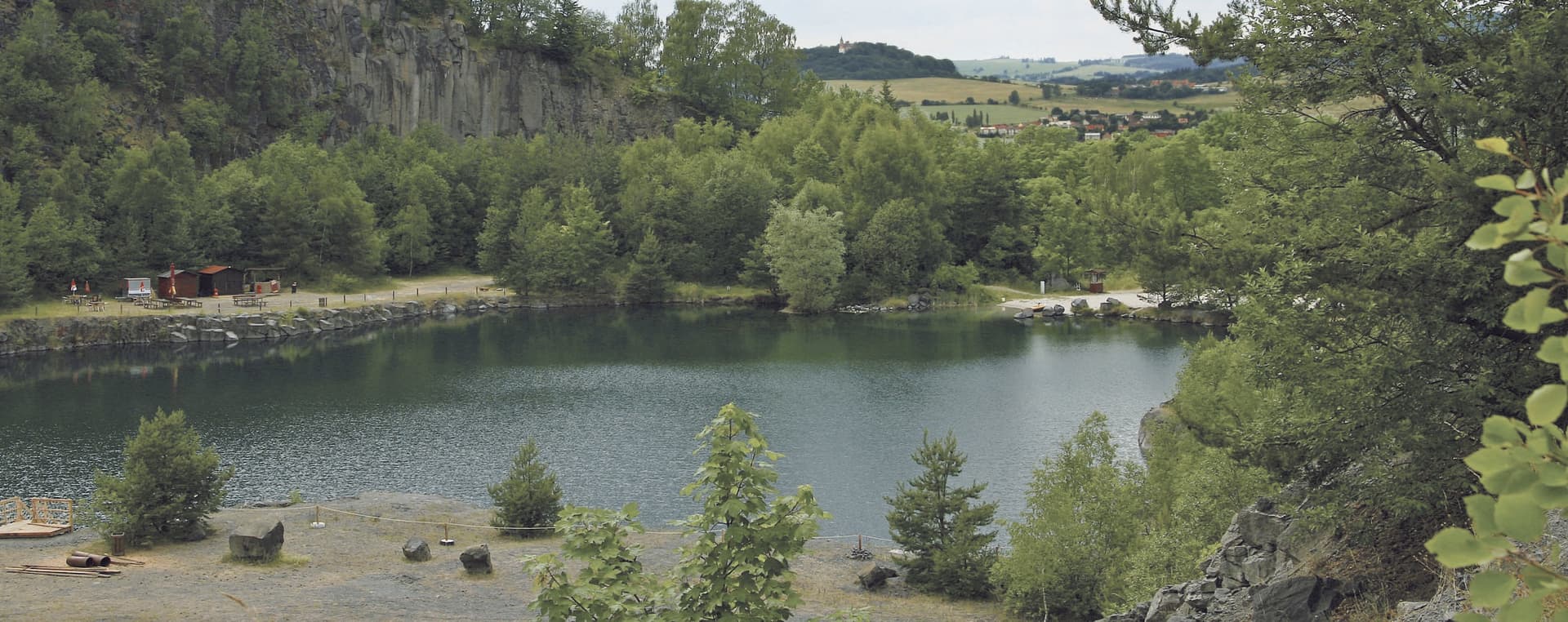 Basaltfelsen des Steinbruchs Hradišťský Vrch